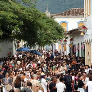 Flip 2026: Público recorde de 40 mil pessoas celebra literatura brasileira apesar de cortes de verba