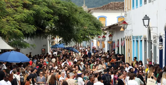 Flip 2026: Público recorde de 40 mil pessoas celebra literatura brasileira apesar de cortes de verba