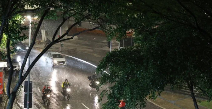 Alerta SP: Frente fria traz chuvas fortes e ventanias de até 90 km/h; Defesa Civil ativa Gabinete de Crise