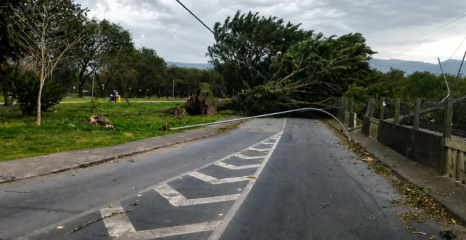 Vento de 125 km/h Atinge SP: Duas Vidas Perdidas, Alerta Laranja e Estragos em Cidades; Veja os Detalhes