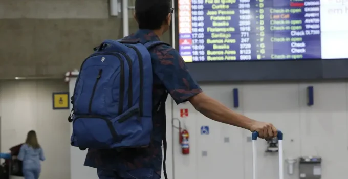 Viagem sem Stress: Novo Sistema da Receita Federal Acelera Desembarque de Viajantes em Aeroportos Brasileiros com Declaração Automática de Bens