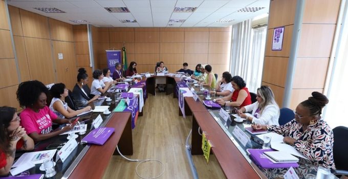 Feministas Unidos: Protesto Global Contra Escala 6x1, Imperialismo e Violência em Manifesto ao Governo Federal