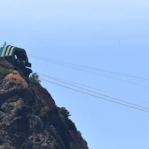 Justiça mantém suspensão de tirolesa no Pão de Açúcar: Aventura em risco após decisão judicial sobre licença ambiental