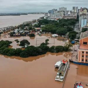 Rio Guaíba no limite: Porto Alegre em alerta máximo com risco iminente de inundação nas próximas horas