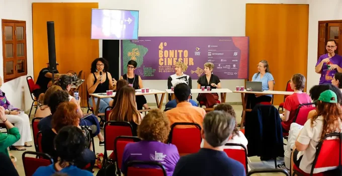 Mulheres no Cinema Brasileiro: Formação Alta, Liderança Baixa Abaixo de 20% Exige Ação Pública Urgente