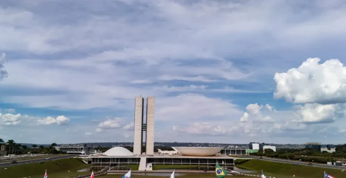 Congresso Nacional Retoma Atividades Pós-Recesso Sem Previsão de Plenário; Foco em 2026 e Pautas Trava