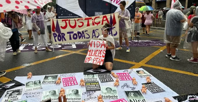 Mulheres em SP: Ato na Paulista Exige Fim da Violência e Critica Escala 6x1 em Dia de Luta