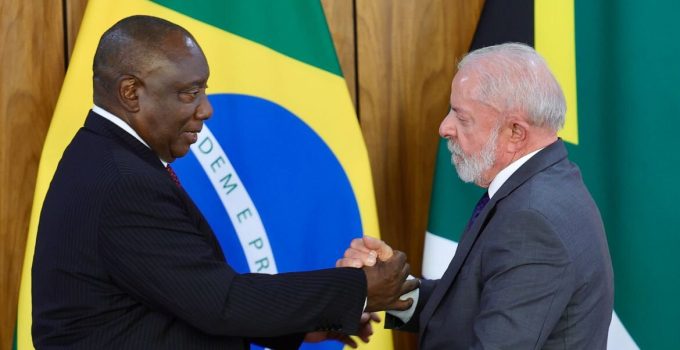 Lula propõe parceria militar com África do Sul: "Se não nos prepararmos, alguém invade a gente"
