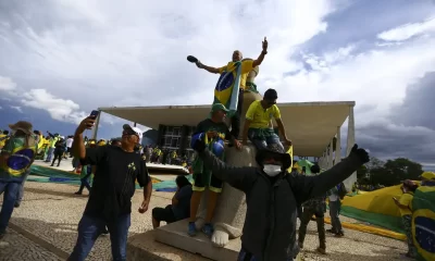 Argentina concede refúgio permanente a brasileiro condenado por ataques de 8 de janeiro, impedindo extradição para o Brasil