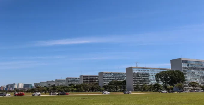 Serviço Público Federal Ganha Novo Fôlego: Senado Aprova Criação de Mais de 24 Mil Cargos e Reestruturação de Carreiras