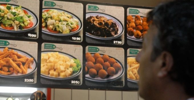 Alimentos Ultraprocessados: Trabalhadores Globais Alertam para Riscos à Saúde e Buscam Opções Mais Saudáveis no Trabalho