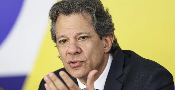 Haddad: Economia Brasileira Surpreende e Pode Avançar 1% no Trimestre, Mas Futuro da Selic é Crucial para o Ano