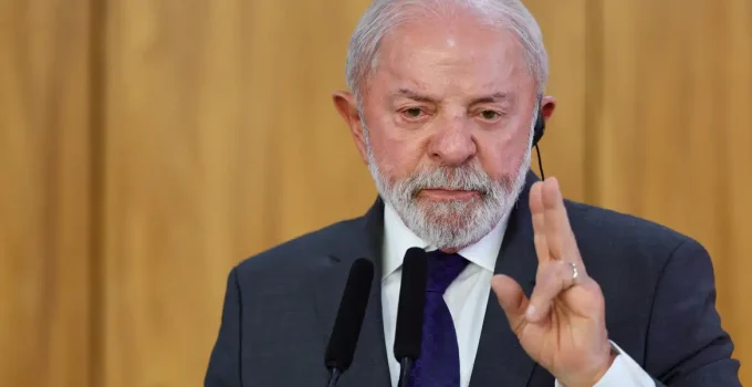 Lula impede assessor de Trump de visitar Bolsonaro no Brasil e exige liberação de visto para ministro Padilha
