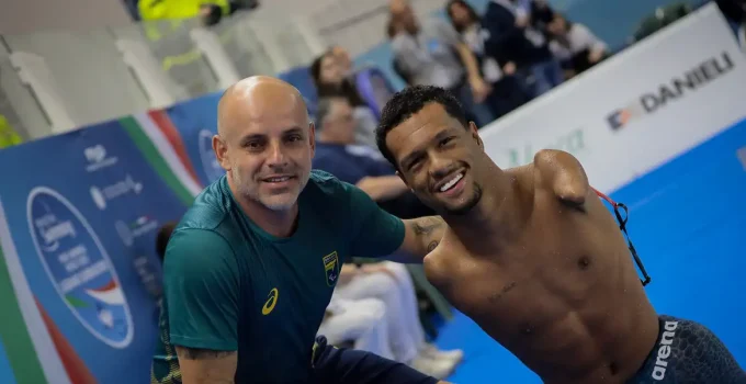 Gabrielzinho Brilha na Natação Paralímpica: Ouro, Prata e Bronze no Circuito Mundial na Itália