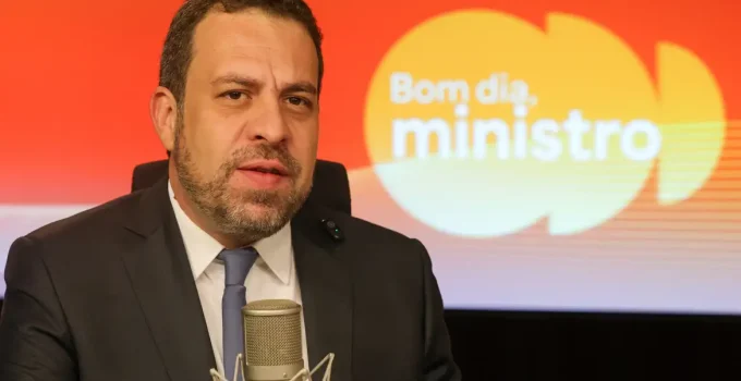 Boulos: Fim da escala 6x1 e redução da jornada para 40h podem vir com urgência se Congresso "enrolar"