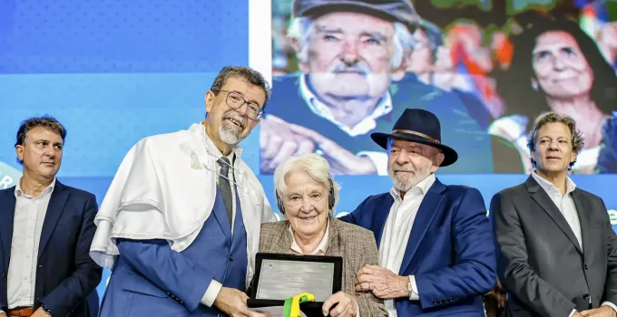 Lula: Terras Raras do Brasil são Chave para Cidadania Sul-Americana e Crítica a Interesses Estrangeiros