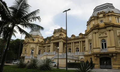 Cláudio Castro Renuncia ao Governo do Rio para Disputar Senado; TJ-RJ Assume o Comando em Meio a Julgamento Polêmico