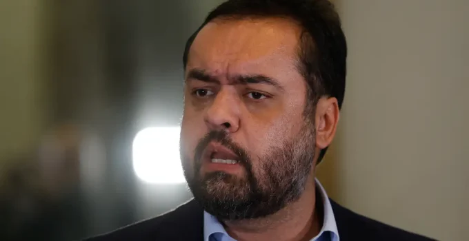 Cláudio Castro deixa governo do Rio de cabeça erguida para disputar Senado, mas futuro é incerto com julgamento no TSE