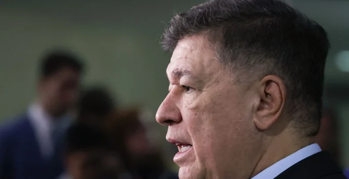 CPI do INSS: Viana acelera votação do relatório de 5 mil páginas com 228 indiciamentos após revés do STF