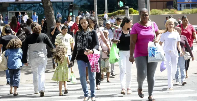 Desemprego sobe para 5,8% em fevereiro, mas salários atingem recorde histórico no Brasil