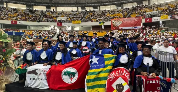 Recife Celebra Marco Histórico: 30 Mil Vidas Transformadas pela Alfabetização em Programa Social do MEC
