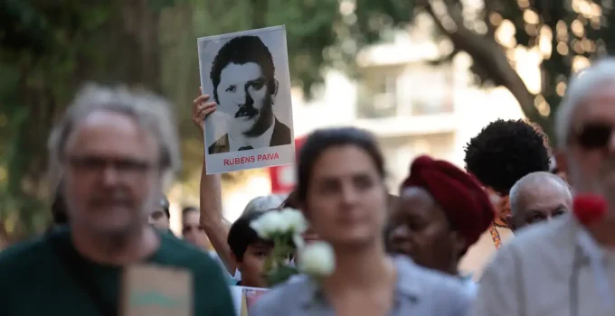 Caminhada do Silêncio em SP: Memória da Ditadura e Denúncias de Violência de Estado Ecoam nas Ruas