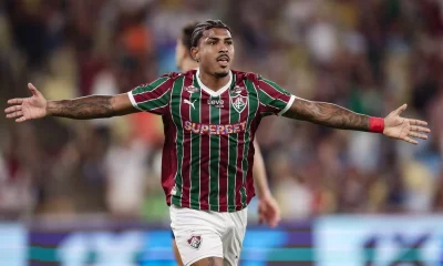Fluminense goleia Corinthians no Maracanã e assume vice-liderança do Brasileirão em noite de gala