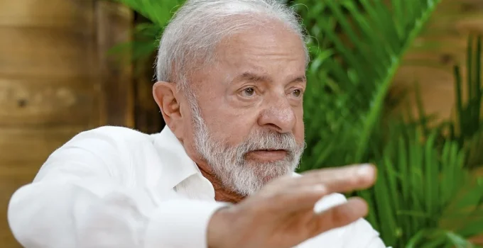 Lula Anuncia Anulação de Leilão de Gás de Cozinha da Petrobras por Preços Abusivos e Critica "Bandidagem" no Mercado