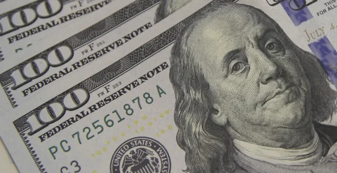 Dólar em Queda Livre para R$ 5,01 e Ibovespa Dispara: Entenda o Que Impulsiona a Bolsa Brasileira a Novos Recordes Históricos!