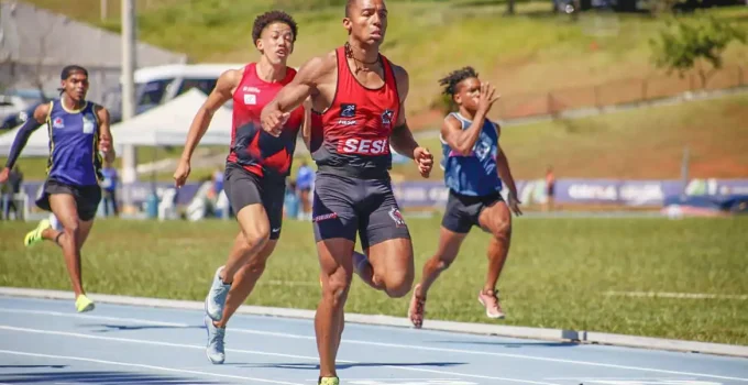 Erik Cardoso quebra recorde sul-americano nos 100m com tempo espetacular, mas prova não é homologada