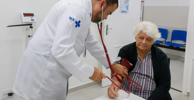 Vírus Sincicial Respiratório (VSR): O Inimigo Oculto que Ameaça Idosos e Pessoas com Comorbidades no Brasil