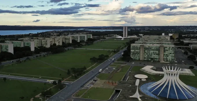 Ipea lança pesquisa inédita para combater desinformação sobre políticas públicas; servidores federais são convidados a participar