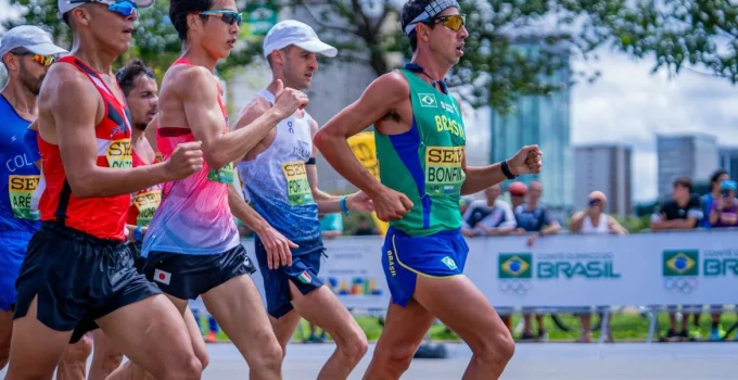 Histórico! Caio Bonfim e equipe feminina conquistam medalhas de bronze no Mundial de Marcha Atlética em Brasília