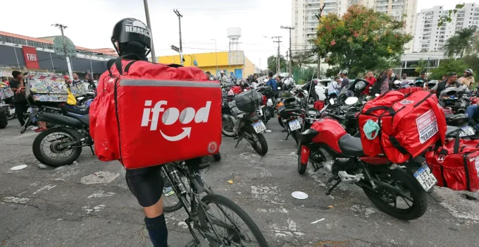 Lula defende que motoristas de aplicativo tenham previdência social: "Não podem ficar abandonados"
