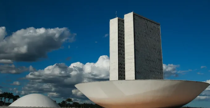 Frente Ambientalista Lança "Mapa do Caminho": Guia Estratégico para Agenda Legislativa Socioambiental nos Próximos 8 Anos