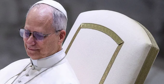Papa Leão XIV critica "tiranos" que gastam bilhões em guerras e ignora apelos religiosos