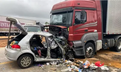 Tragédia na BR-251: Seis membros de uma família e cachorro morrem em colisão frontal devastadora com carreta em MG