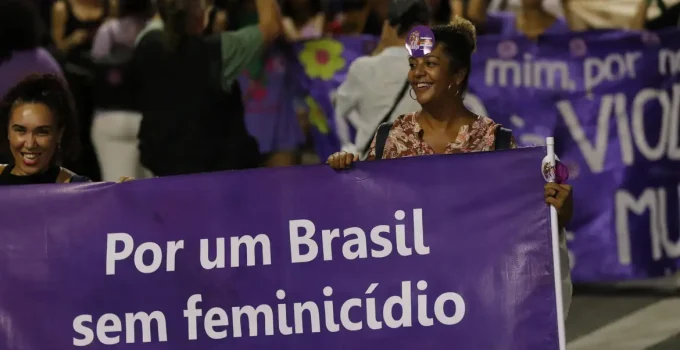 Luta Antimachismo: Família e Escola São Pilares Essenciais para Mudar a Mentalidade Masculina no Brasil