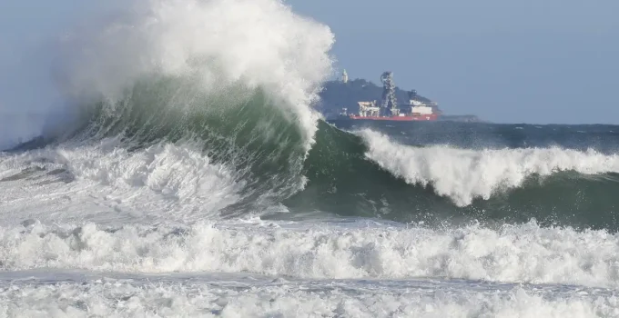 Bombeiros do RJ: Mais de 8 Mil Salvamentos no Mar em 2026 Revelam Riscos nas Praias Fluminenses